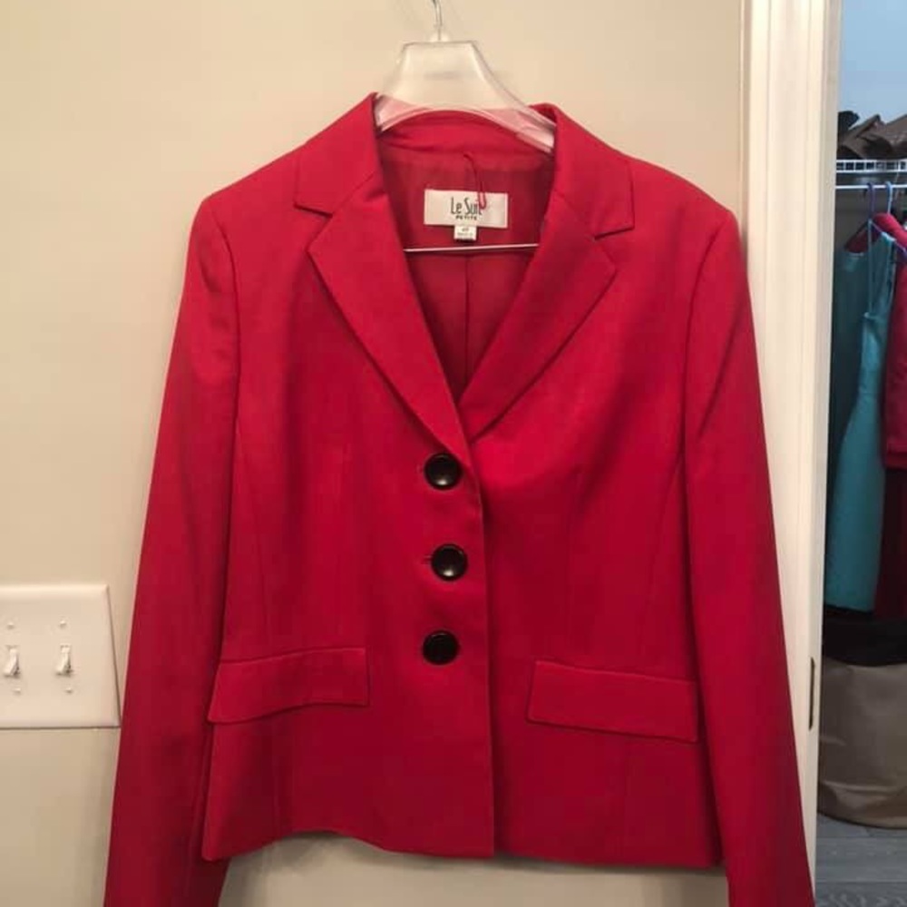 Le Suit suit size 4